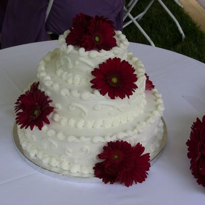 Wedding Cake With Fresh Flowers