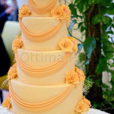 Round Wedding Cake