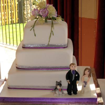 Bride & Groom Wedding Cake