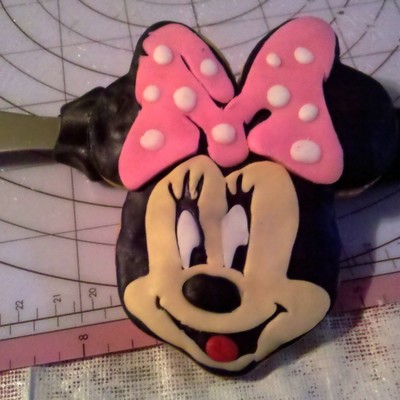 Minnie Mouse Cookie With The Cricut