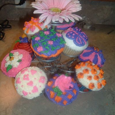 Little Girl's Cupcakes