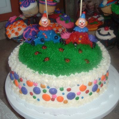 Clowns On A Picnic Cake