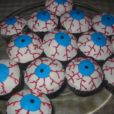 Eyeballcupcakes.jpg