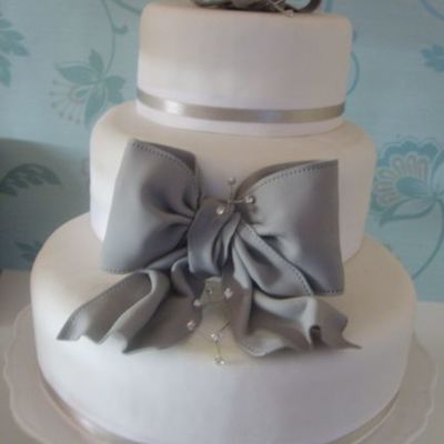 Contemporary Simple Wedding Cake