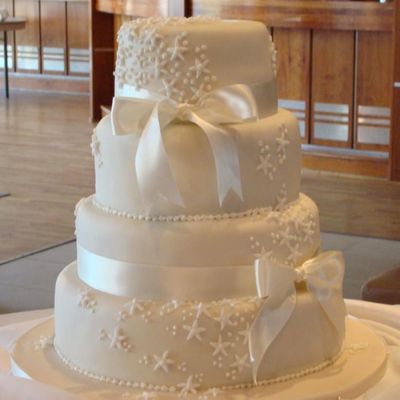 Sharon & Pats Wedding Cake