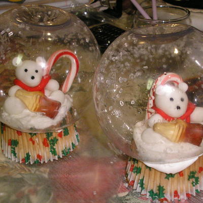 Christmas Snoglobe Cupcakes