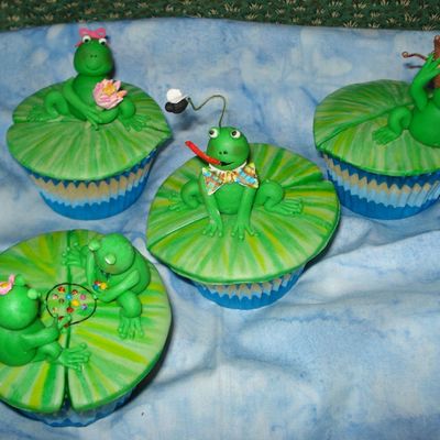 Silly Froggies On Lily Pads