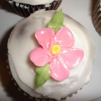 White Flower Cupcakes