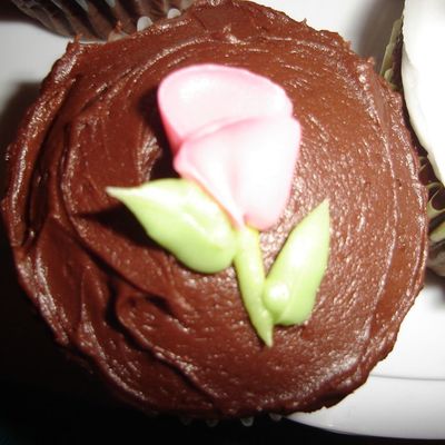 Chocolate Cupcake W/rose Bud