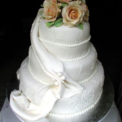 Swags And Roses (View 1)