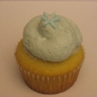 Vanilla Cupcake With Vanilla Buttercream