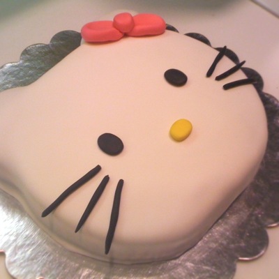 Hello Kitty Cake