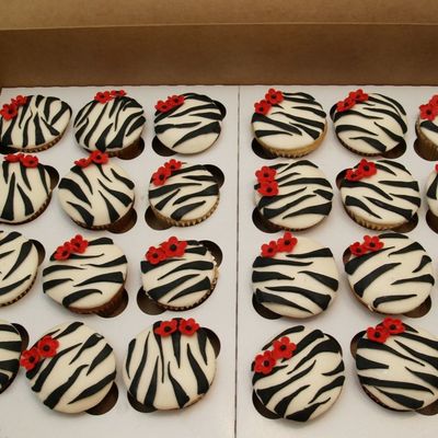 Bachelorette_Zebra_Cupcakes.jpg