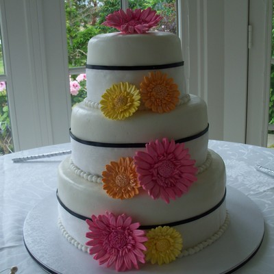 Gerber Daisy Wedding Cake