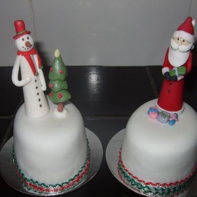 Mini Santa & Snowman Christmas Cakes
