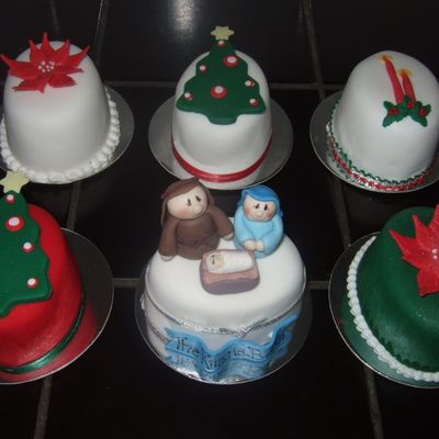 Mini Christmas Cakes