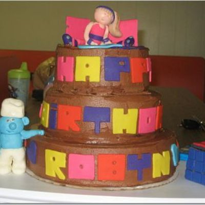 Robyn_80S_Cake.jpg