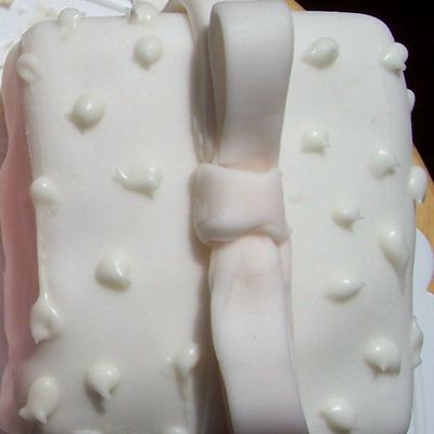 Petite Fondant Cake