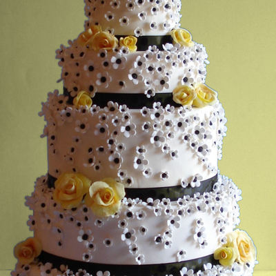 Yellow Roses On Black And White Wedding Cake