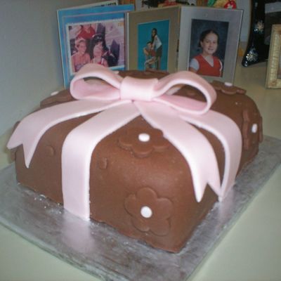 Wilton Iii Present Cake