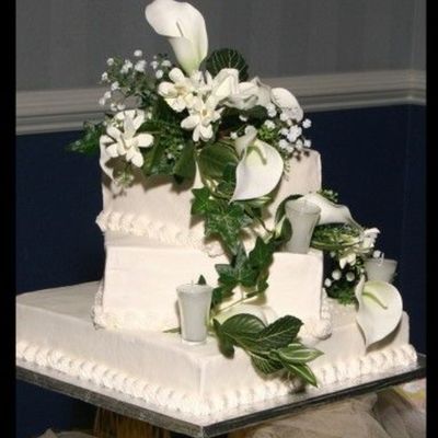 Wedding Cake With Lillies