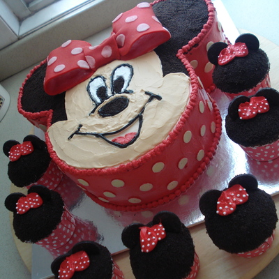 Minnie Cake And Cupcakes