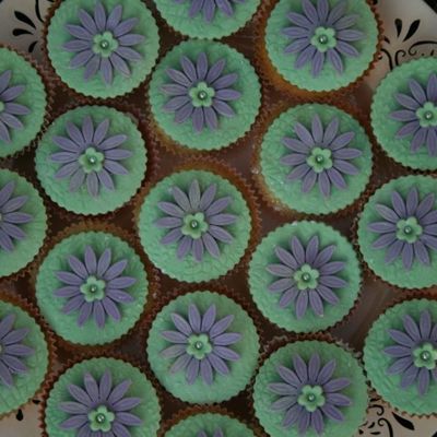 Lilac & Green Daisy Cupcakes
