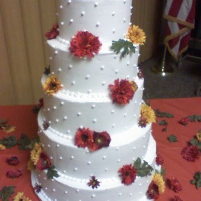 Round Cake With Mums