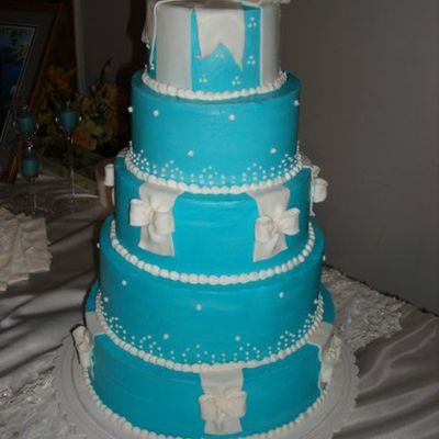 Round Wedding Cake Tiffany Blue