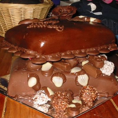 Hersheys Chocolate Cake With Tirimasu Filling, Choc Mmf.