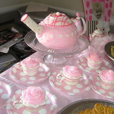 Teapot Cake And Teacup Cupcakes