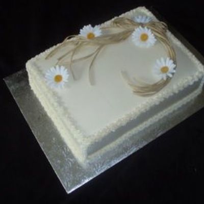 Kitchen Cake To Go With Daisies And Raffia Wedding Cake