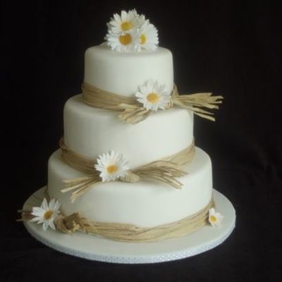 Country Daisies And Raffia Wedding Cake
