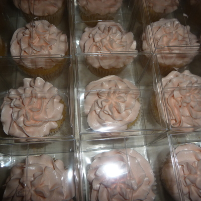Simple Cupcakes Iced With Smbc To Go With Cake