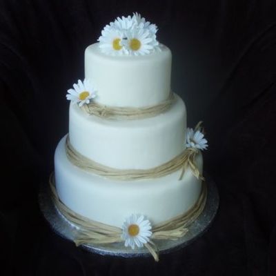 Daisy And Raffia Practice Wedding Cake