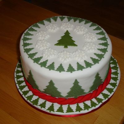 Mini Christmas Cake With Christmas Trees