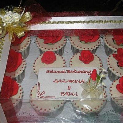 Red Rose Cupcake