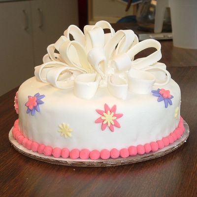 Bow Cake
