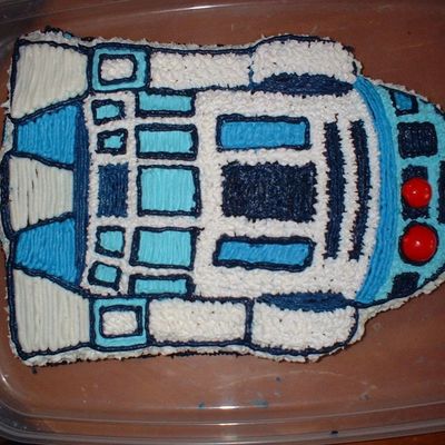 R2-D2 Star Wars Cake