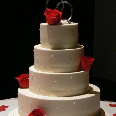 Red Roses Wedding Cake