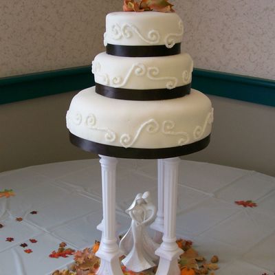 Fall Foliage Wedding Cake