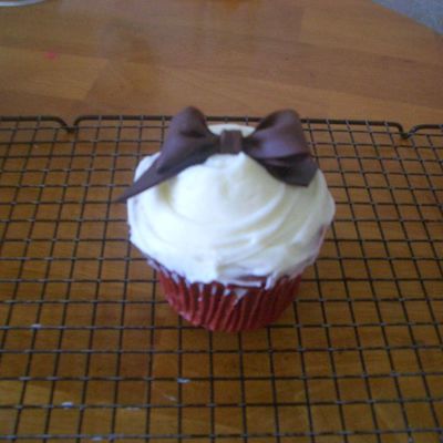 Cupcake With Chocolate Bow
