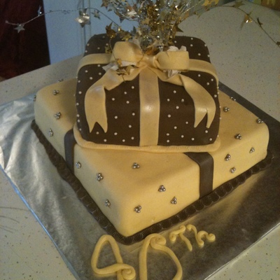 Present 40Th Birthday Cake