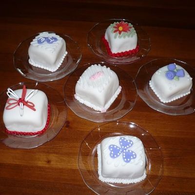 Bridal Shower Mini Cakes
