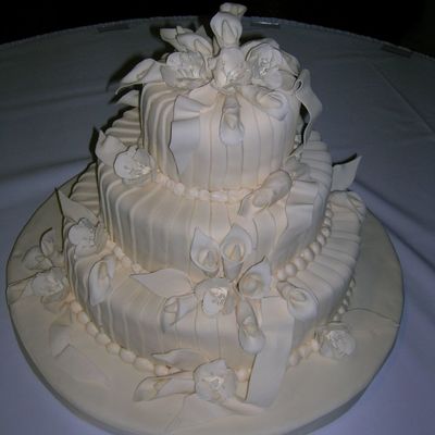 Ivory Wedding Cake Calla Lilly And Tulips