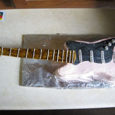 Guitar Cake