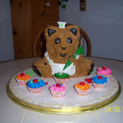 Teddy Bear Decorating Cupcakes