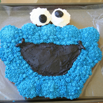 Cookie Monster Cupcake Cake