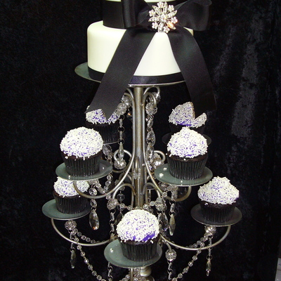 Vintage Inspired Cake & Cupcakes