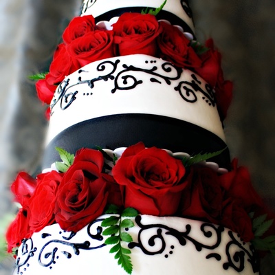 Red Roses & Black Swirls